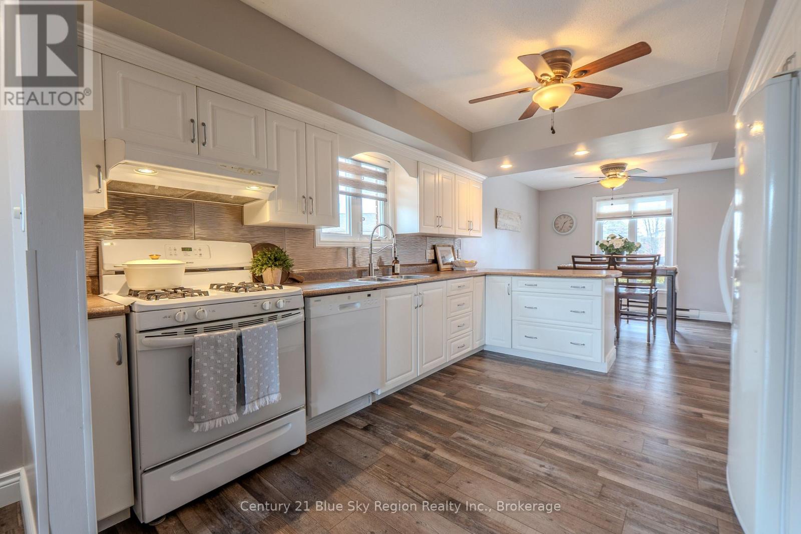 35 Chateau Terrace, West Nipissing, Ontario  P2B 1X6 - Photo 4 - X12995536