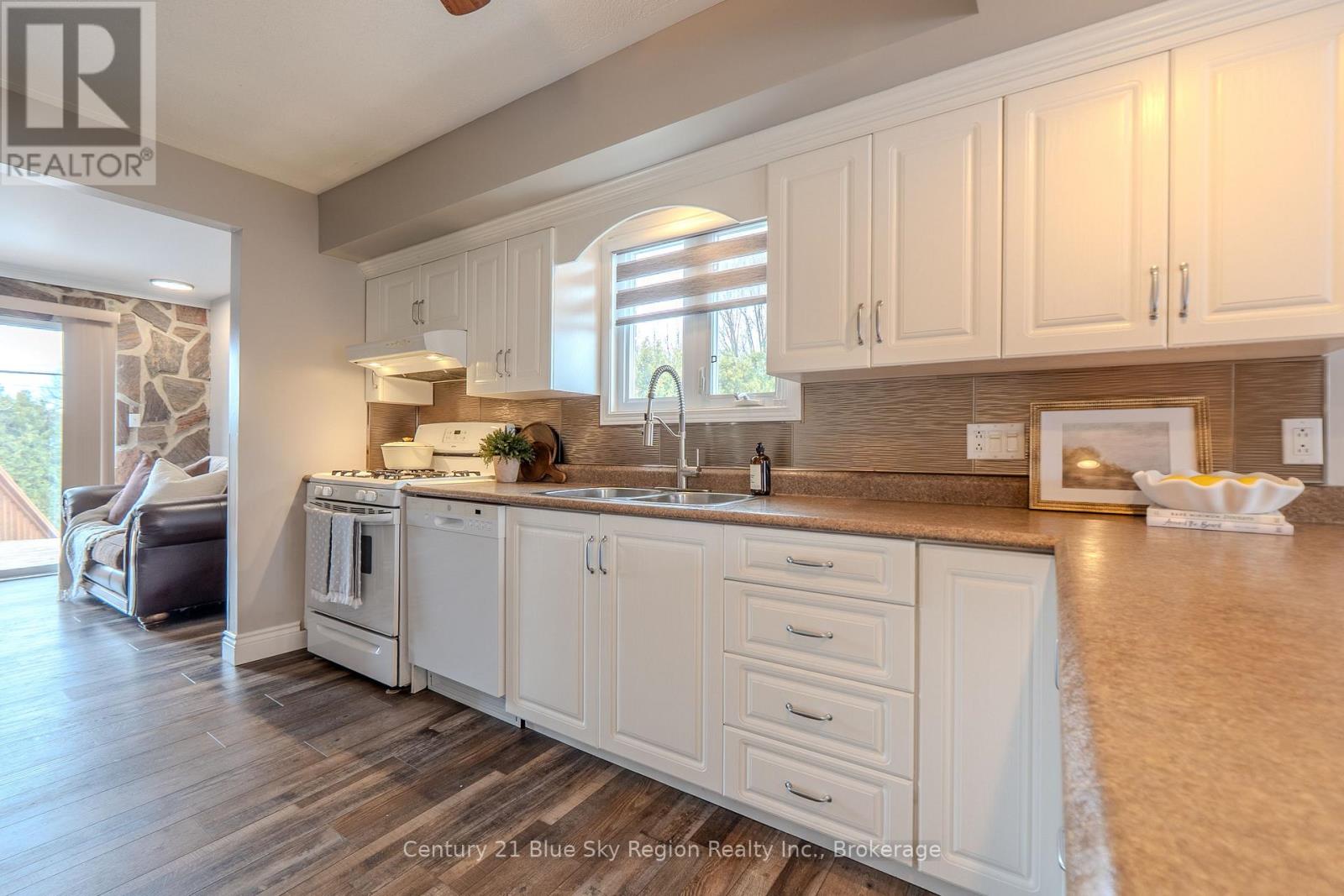 35 Chateau Terrace, West Nipissing, Ontario  P2B 1X6 - Photo 6 - X12995536