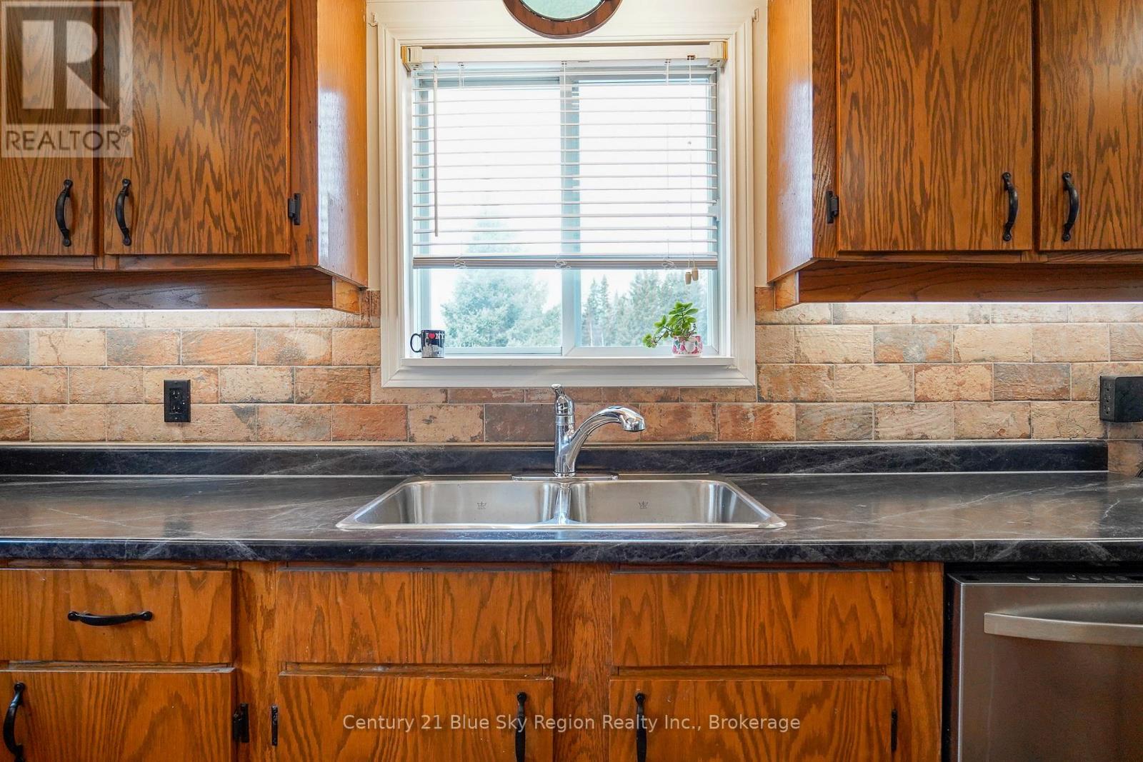 592 Genesee Lake Road, Powassan, Ontario  P0H 1Z0 - Photo 25 - X12995586