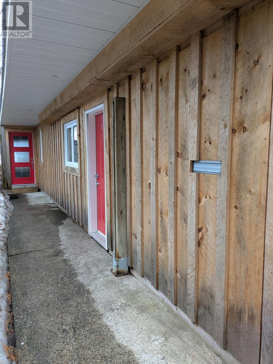 10 Mowat Crescent W, North Bay, Ontario  P1A 1R5 - Photo 3 - X12995754