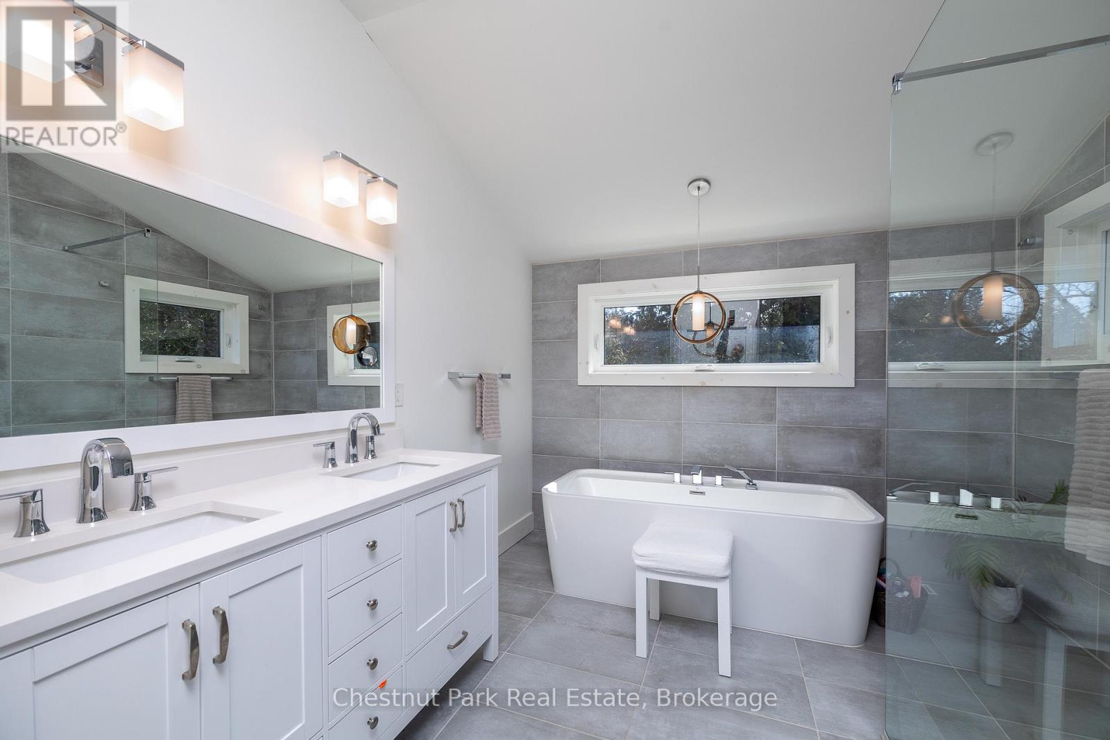 67 Grant Watson Drive, Northern Bruce Peninsula, Ontario  N0H 2R0 - Photo 31 - X12995478