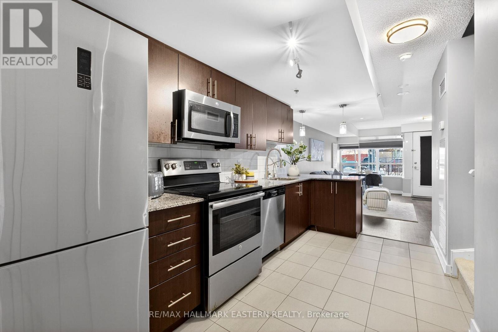 Th3 - 11 Superior Avenue, Toronto, Ontario M8V 0A7 - Photo 12 - W12995476