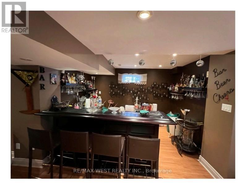 64 Kingmount Crescent, Richmond Hill, Ontario L4B 3X4 - Photo 5 - N12992262