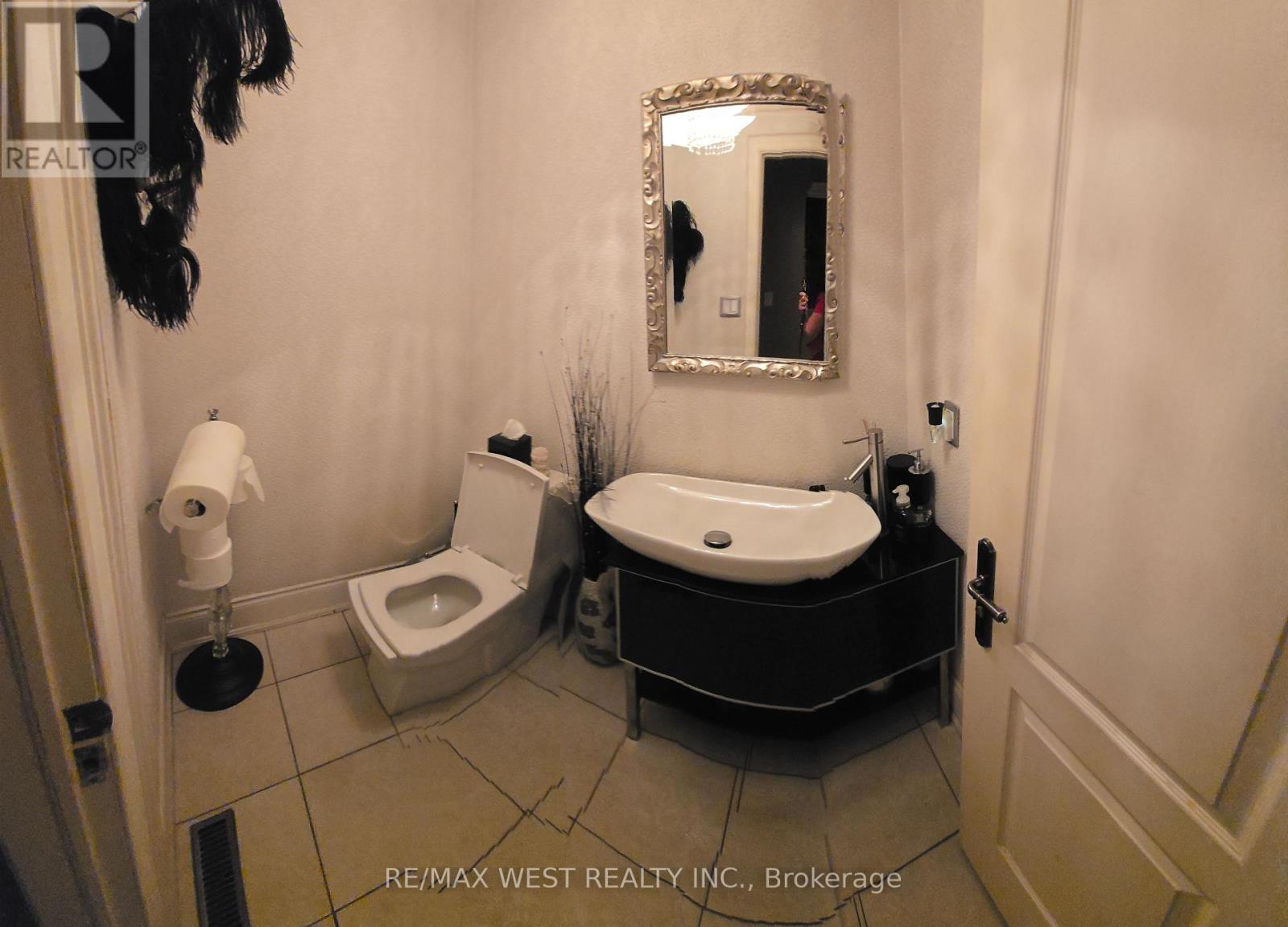 64 Kingmount Crescent, Richmond Hill, Ontario L4B 3X4 - Photo 3 - N12992262