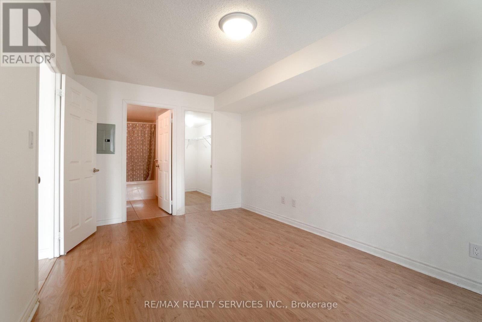 1710 - 335 Rathburn Road W, Mississauga, Ontario  L5B 0C8 - Photo 20 - W12969054