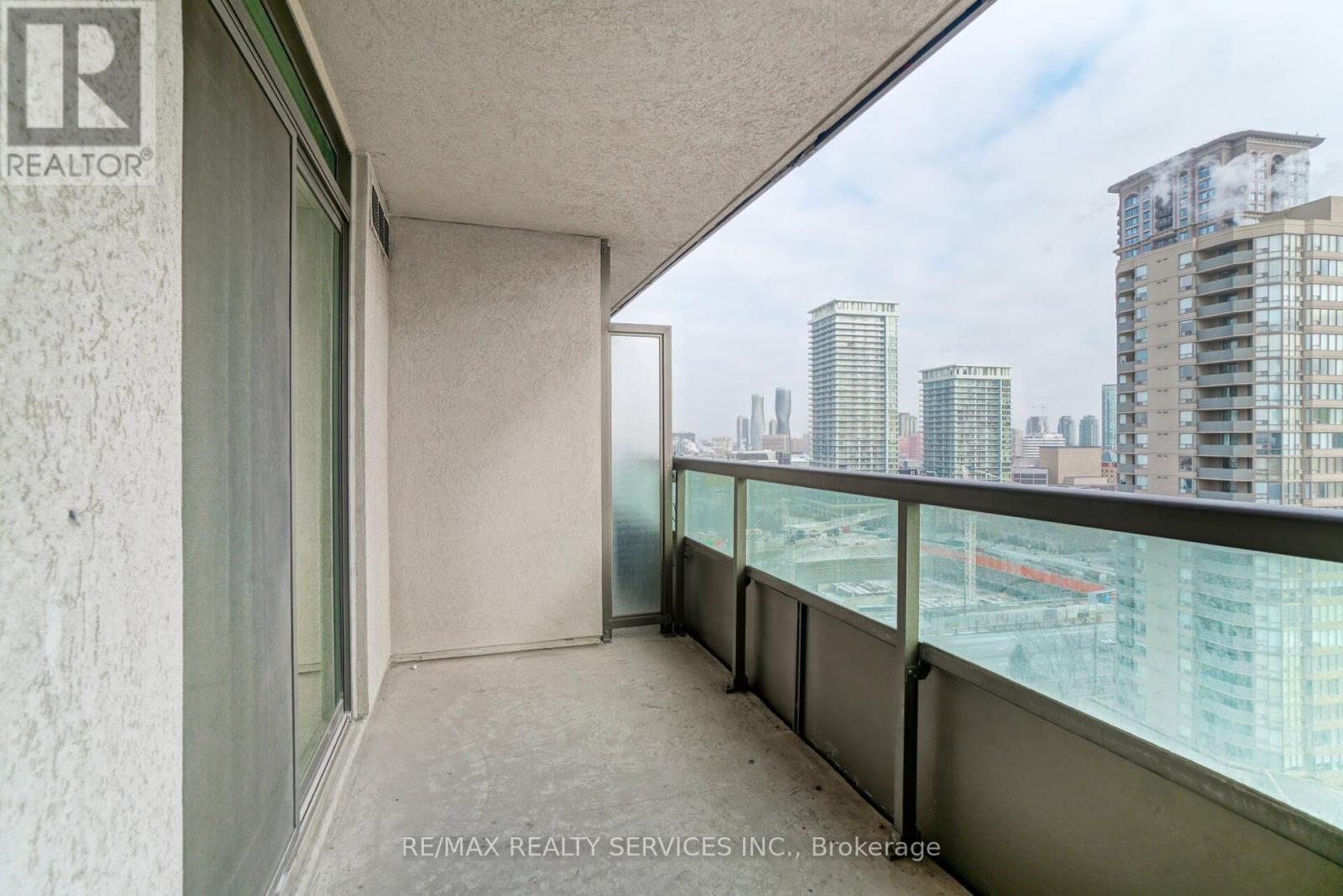 1710 - 335 Rathburn Road W, Mississauga, Ontario  L5B 0C8 - Photo 28 - W12969054