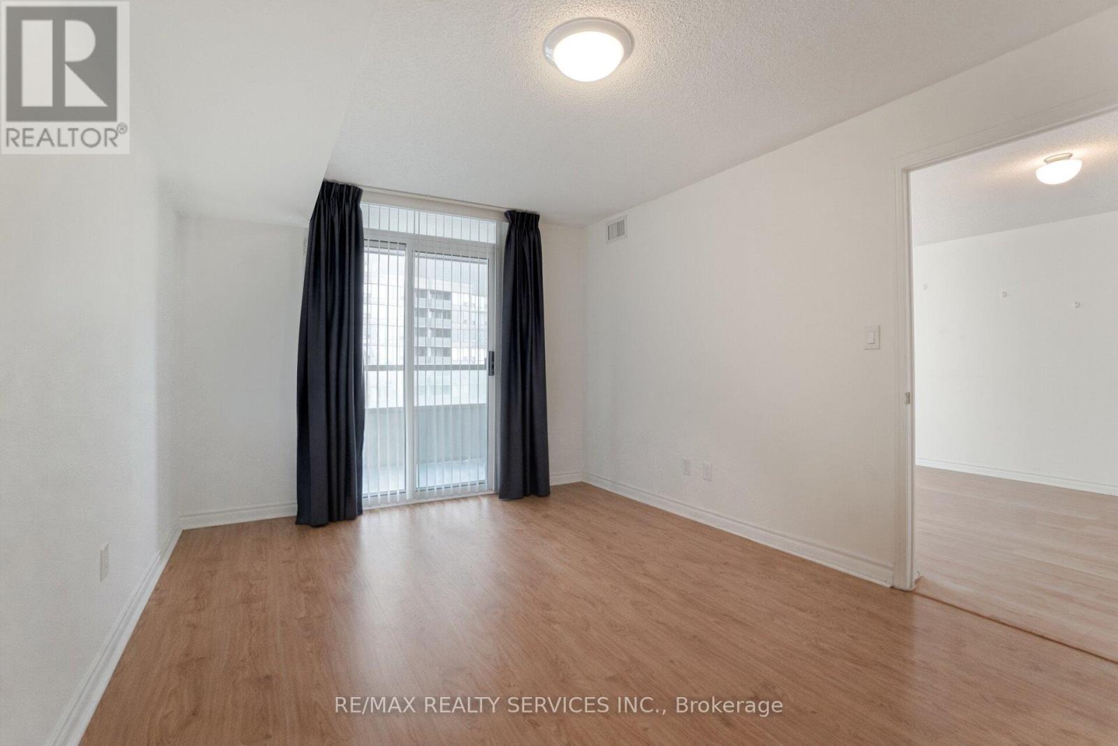 1710 - 335 Rathburn Road W, Mississauga, Ontario  L5B 0C8 - Photo 19 - W12969054
