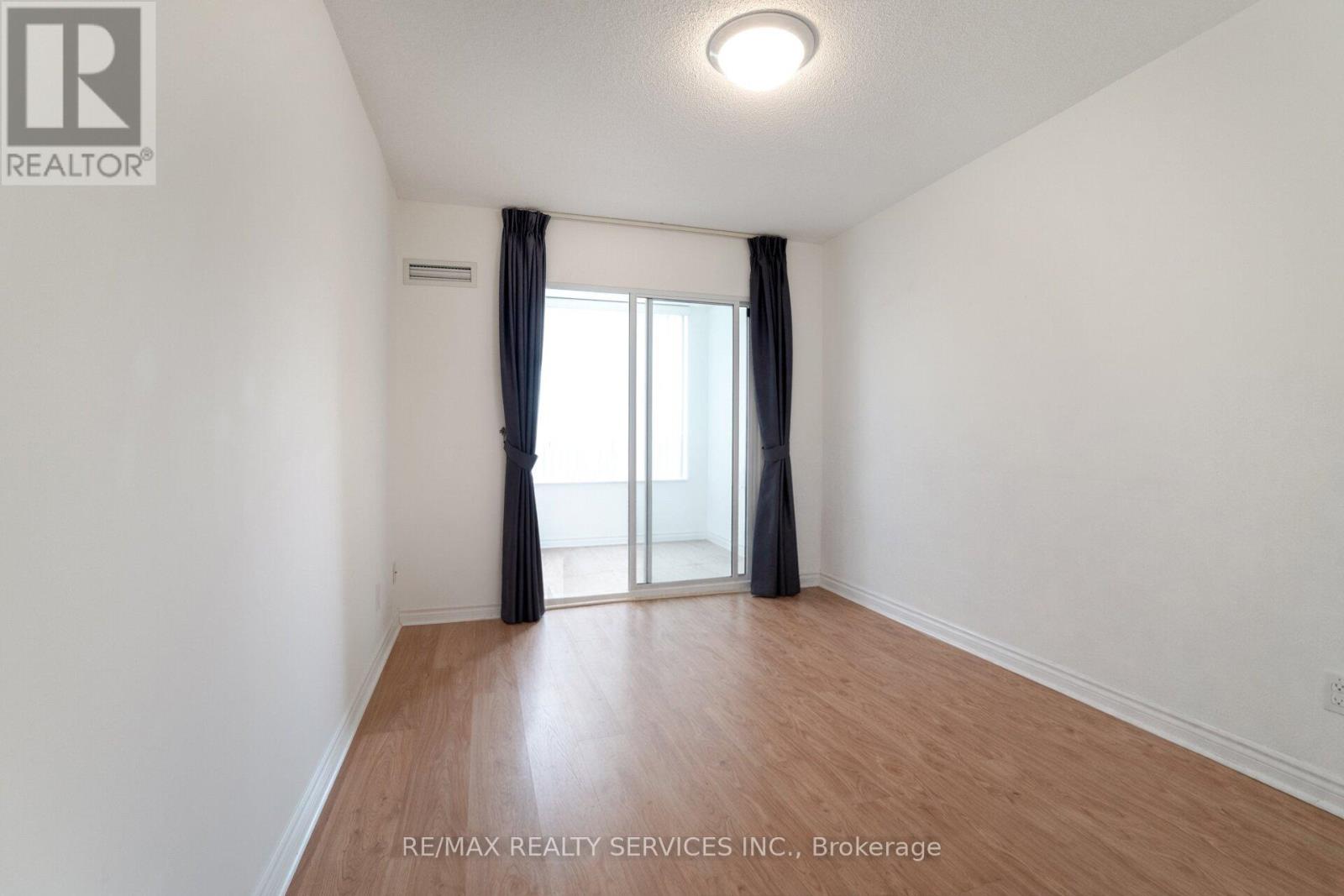 1710 - 335 Rathburn Road W, Mississauga, Ontario  L5B 0C8 - Photo 23 - W12969054