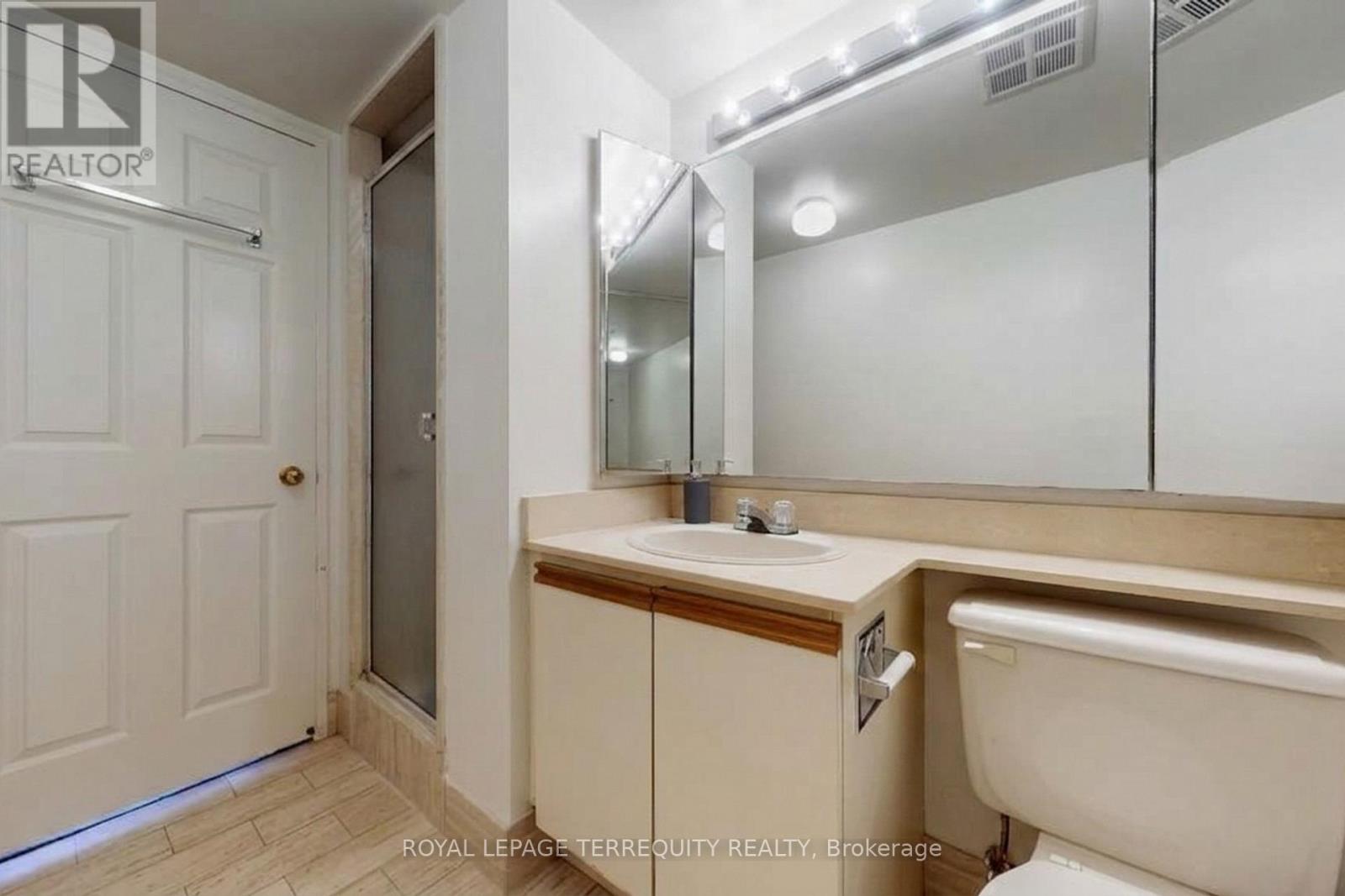 211 - 20 Cherrytree Drive, Brampton, Ontario  L6Y 3V1 - Photo 8 - W12994794