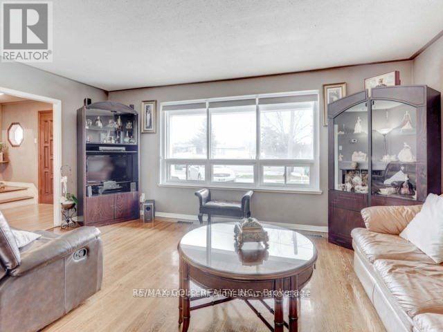 6 Monaco Court, Toronto, Ontario  M3N 1R8 - Photo 5 - W12995292