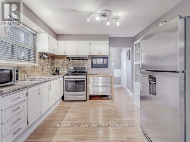 6 Monaco Court, Toronto, Ontario  M3N 1R8 - Photo 9 - W12995292