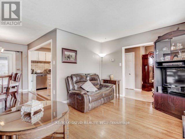 6 Monaco Court, Toronto, Ontario  M3N 1R8 - Photo 6 - W12995292