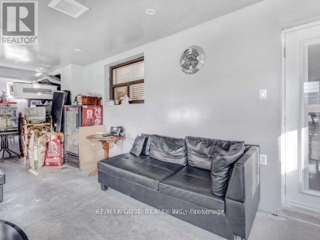 6 Monaco Court, Toronto, Ontario  M3N 1R8 - Photo 37 - W12995292