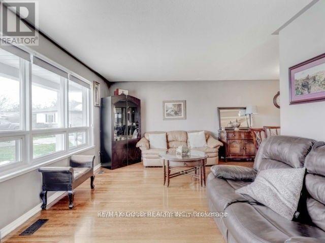 6 Monaco Court, Toronto, Ontario  M3N 1R8 - Photo 4 - W12995292