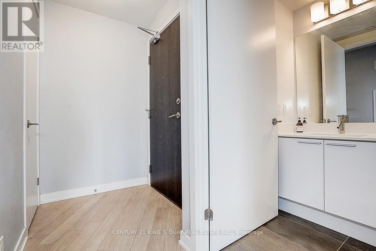 2004 - 10 Park Lawn Road, Toronto (Mimico), Ontario  M8Y 0H9 - Photo 8 - W12991066