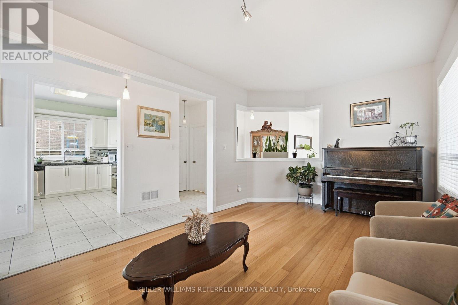 194 Manley Lane, Milton, Ontario  L9T 5N8 - Photo 6 - W12747386