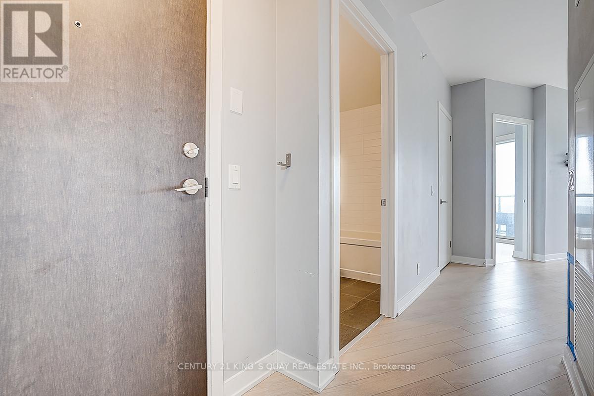 2004 - 10 Park Lawn Road, Toronto (Mimico), Ontario  M8Y 0H9 - Photo 9 - W12991066