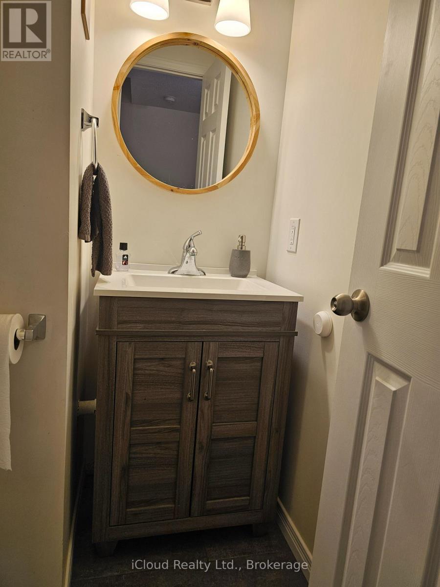 458 Misty Crescent, Kitchener, Ontario N2B 3V6 - Photo 7 - X12993190