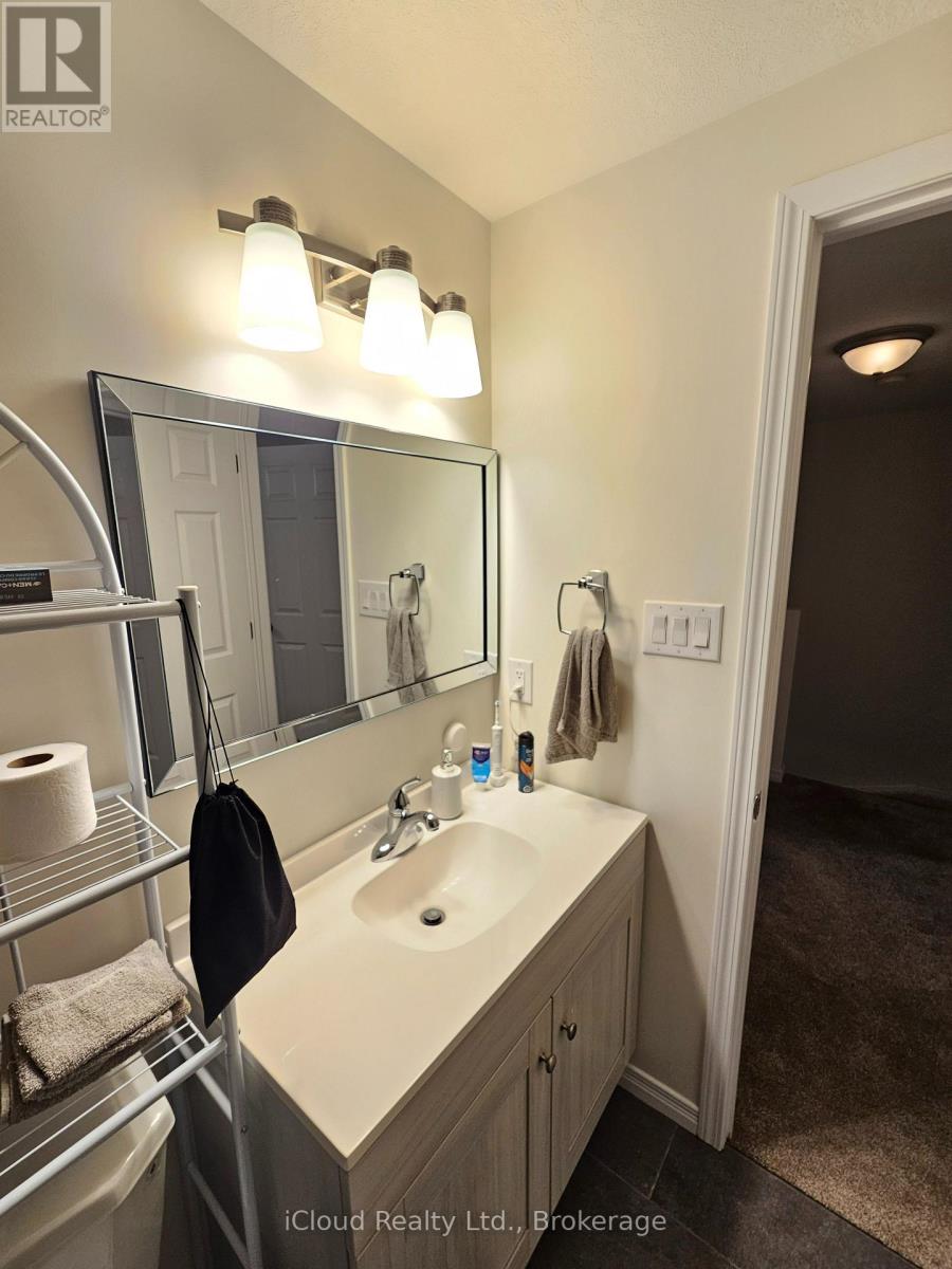 458 Misty Crescent, Kitchener, Ontario N2B 3V6 - Photo 21 - X12993190