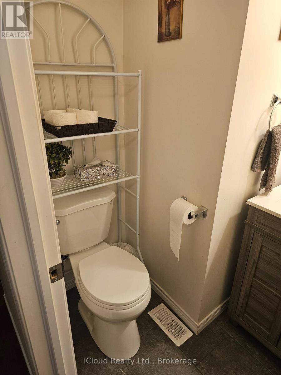 458 Misty Crescent, Kitchener, Ontario N2B 3V6 - Photo 8 - X12993190