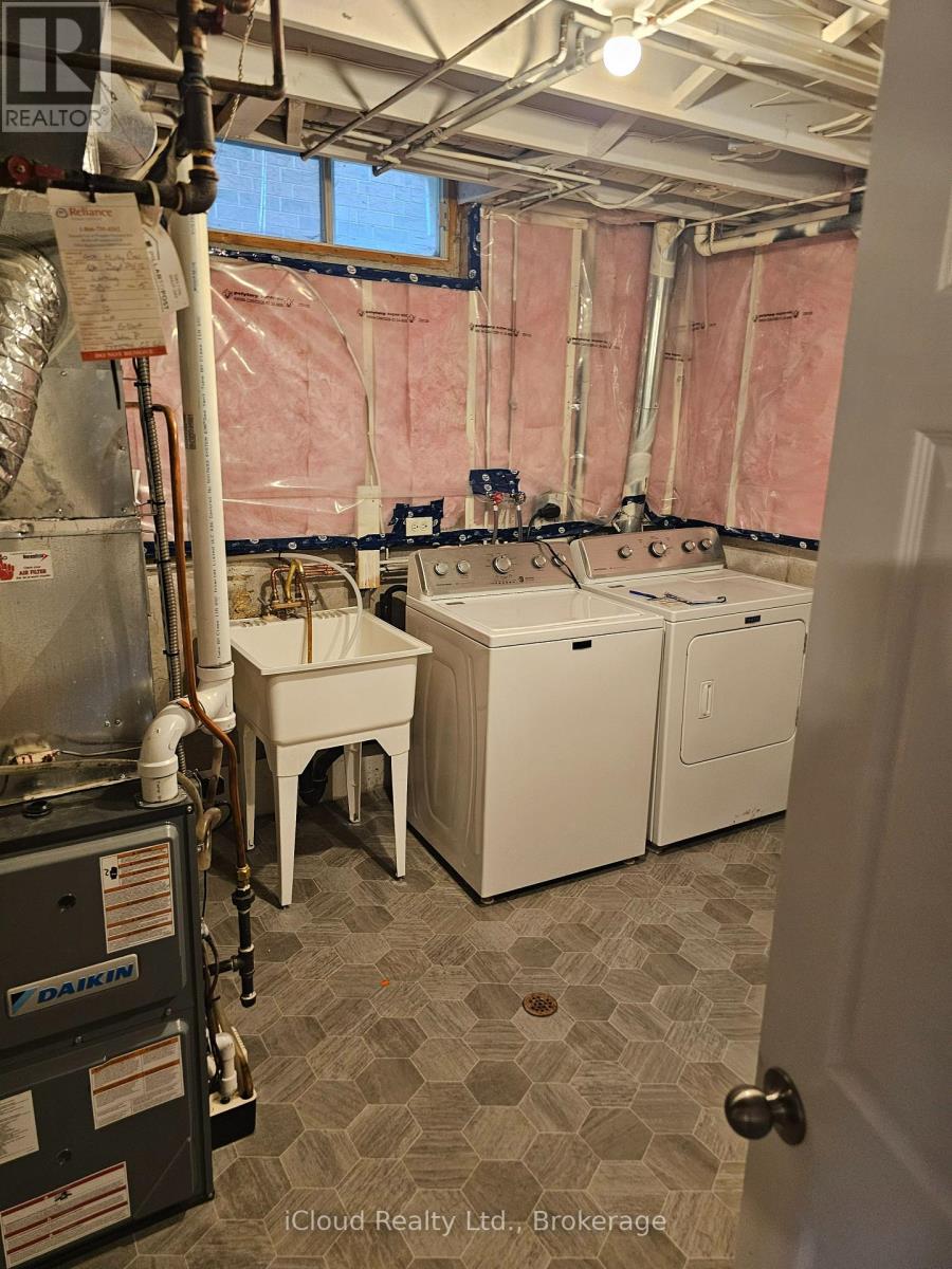 458 Misty Crescent, Kitchener, Ontario N2B 3V6 - Photo 26 - X12993190