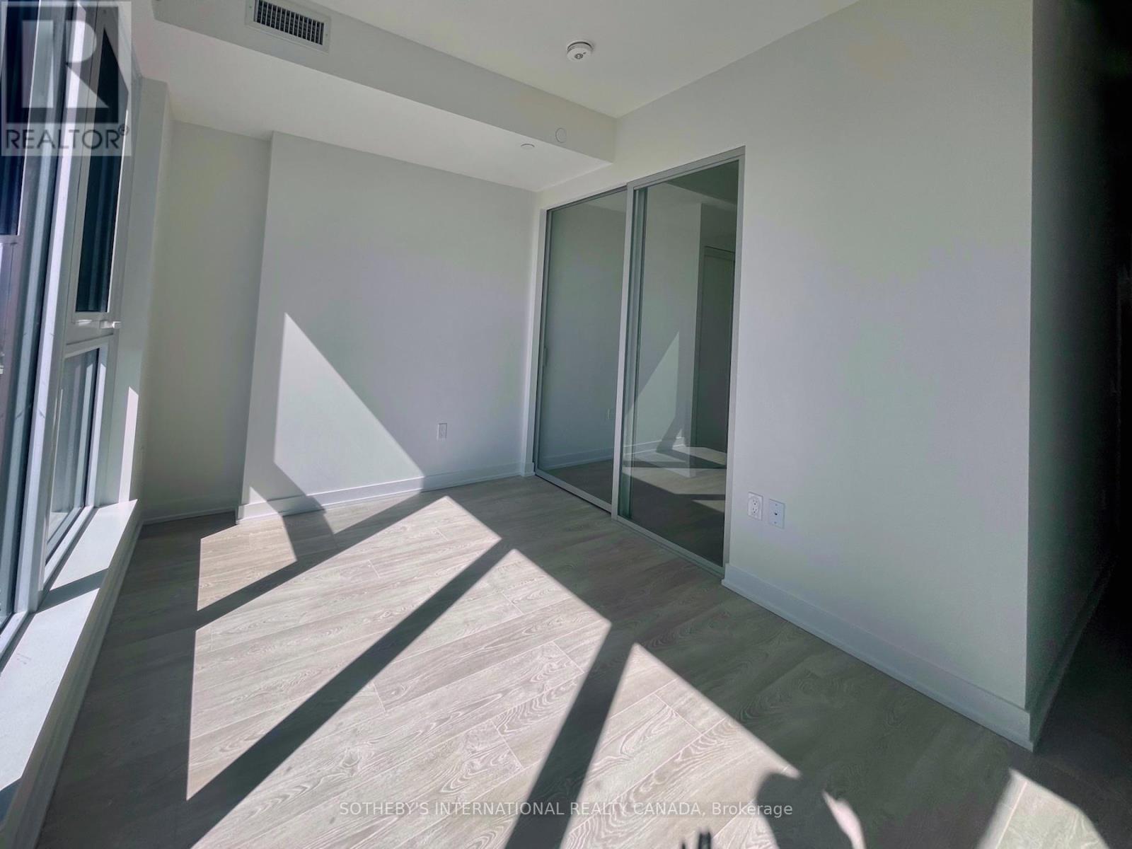 1402 - 5 Quarrington Lane, Toronto, Ontario  M3C 0S5 - Photo 10 - C12995460