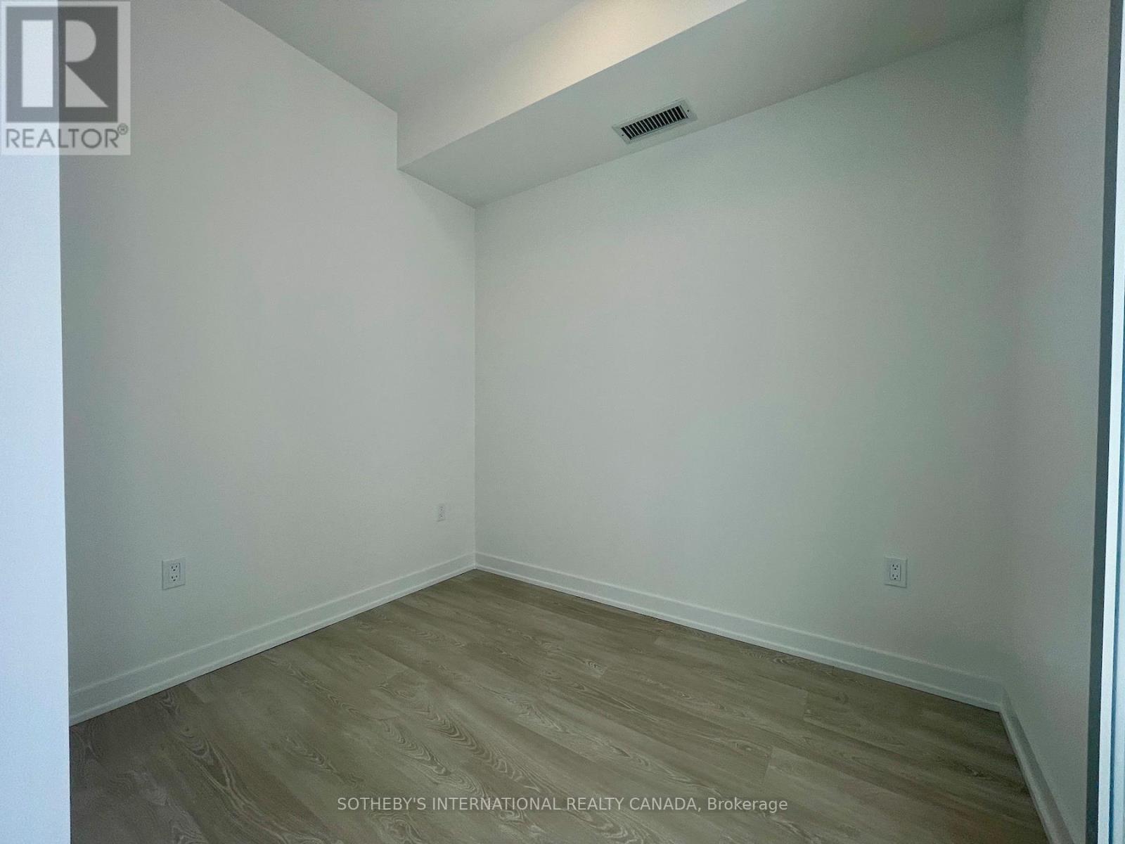 1402 - 5 Quarrington Lane, Toronto, Ontario  M3C 0S5 - Photo 11 - C12995460