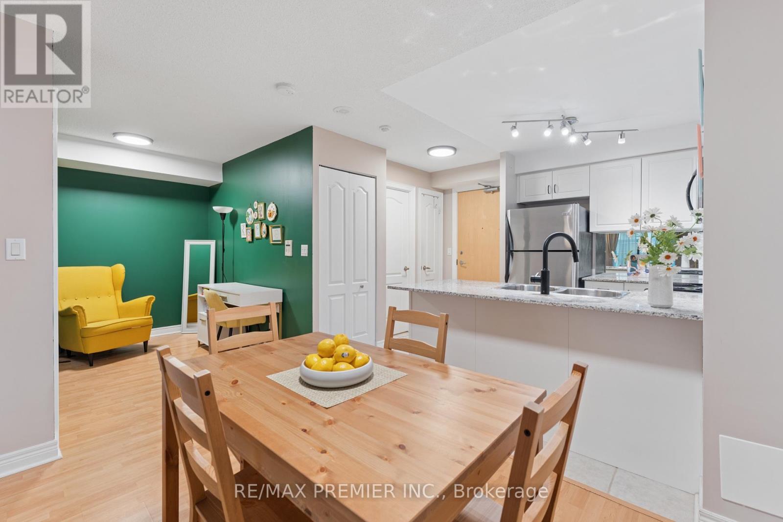 307 - 212 Eglinton Avenue E, Toronto, Ontario  M4P 0A3 - Photo 7 - C12995614