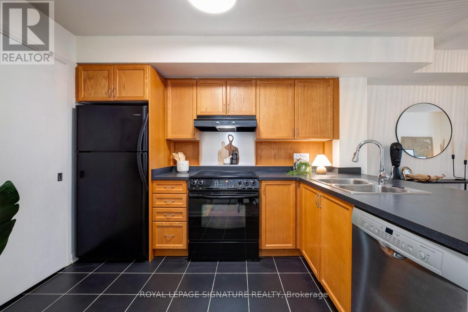 311 - 18 Beverley Street, Toronto, Ontario  M5T 3L2 - Photo 11 - C12995668