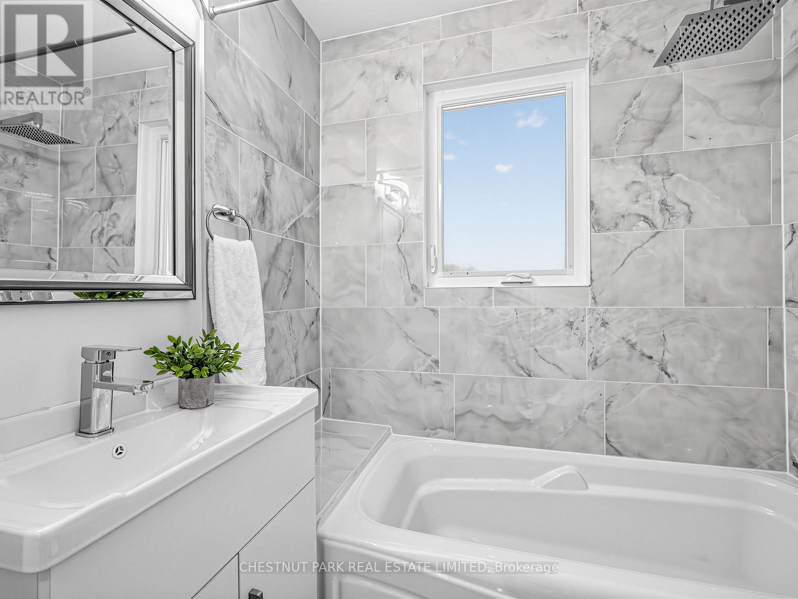 209 Robina Avenue, Toronto, Ontario  M6C 3Y9 - Photo 29 - C12995686