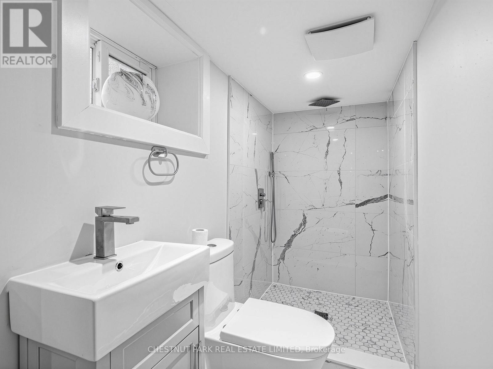 209 Robina Avenue, Toronto, Ontario  M6C 3Y9 - Photo 32 - C12995686