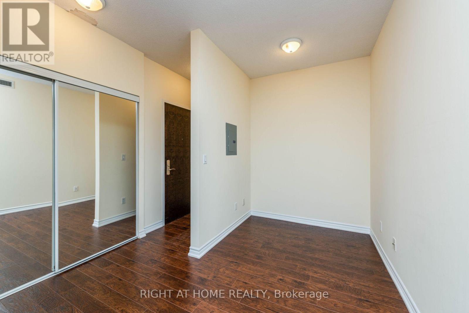 2712 - 761 Bay Street, Toronto, Ontario  M5G 2R2 - Photo 11 - C12995738