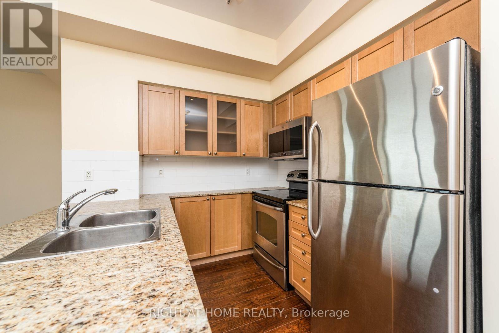 2712 - 761 Bay Street, Toronto, Ontario  M5G 2R2 - Photo 14 - C12995738