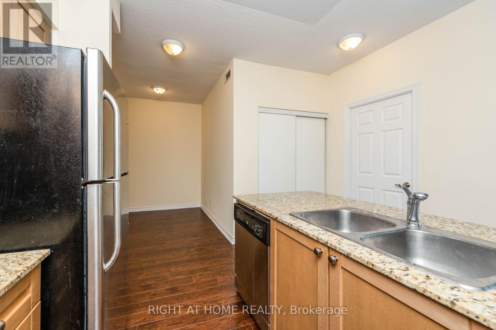 2712 - 761 Bay Street, Toronto, Ontario  M5G 2R2 - Photo 15 - C12995738