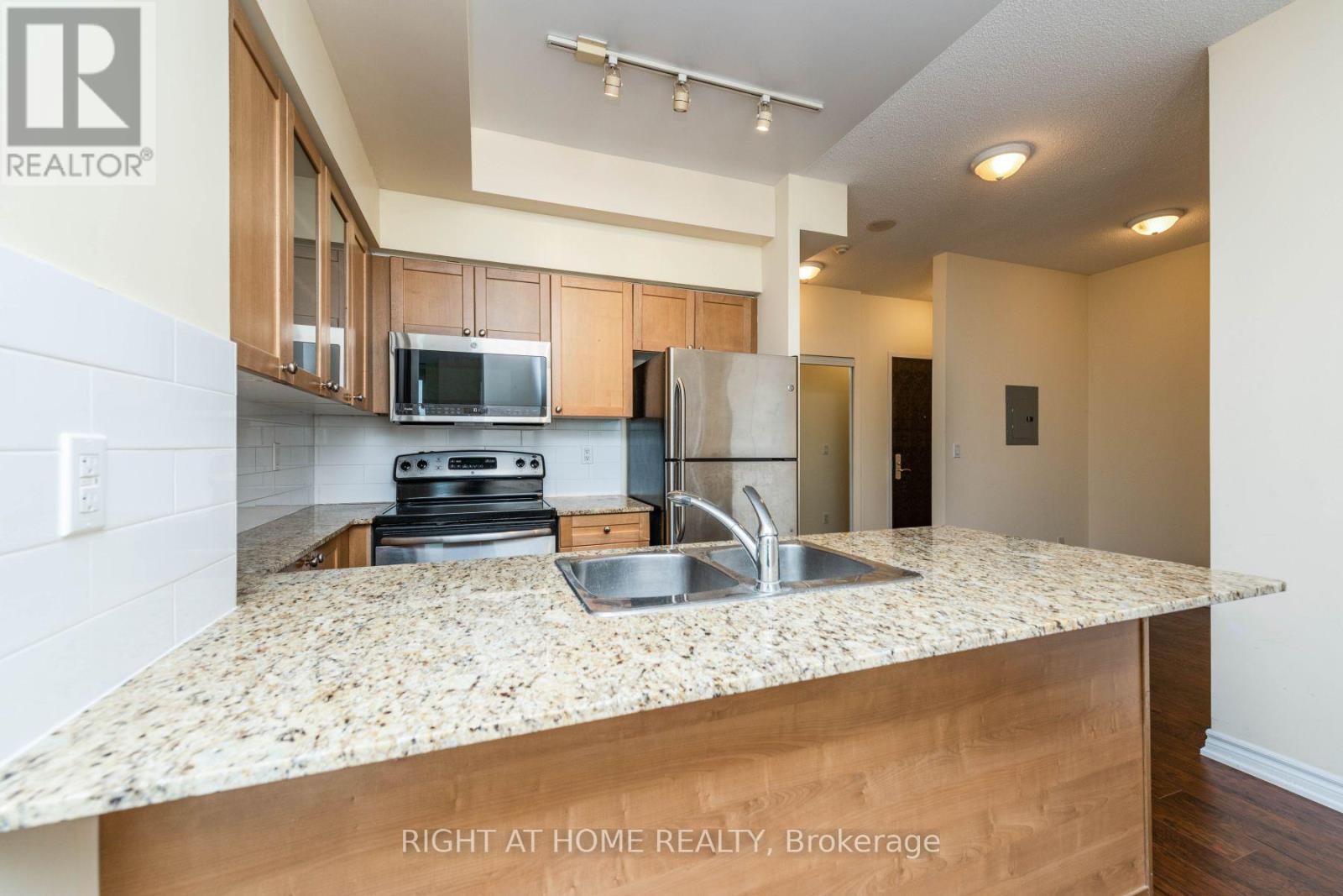 2712 - 761 Bay Street, Toronto, Ontario  M5G 2R2 - Photo 17 - C12995738