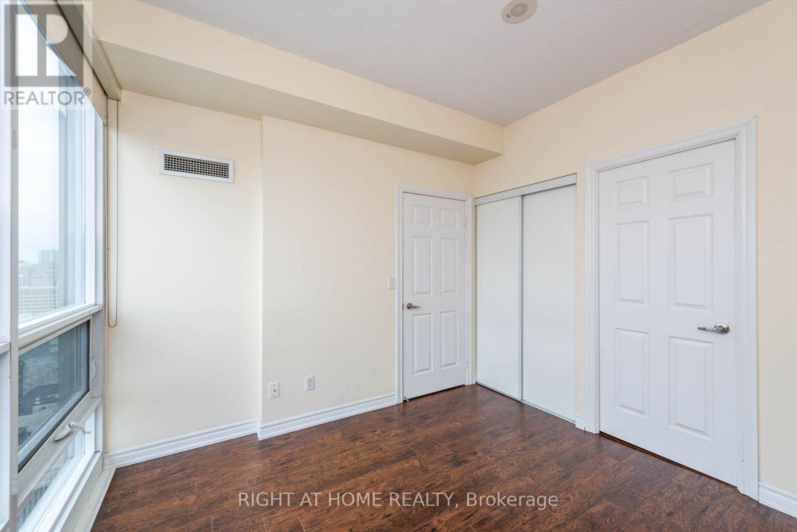 2712 - 761 Bay Street, Toronto, Ontario  M5G 2R2 - Photo 25 - C12995738