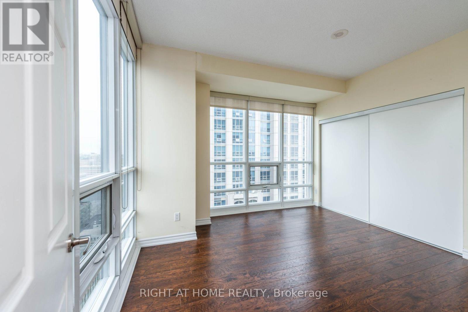 2712 - 761 Bay Street, Toronto, Ontario  M5G 2R2 - Photo 31 - C12995738