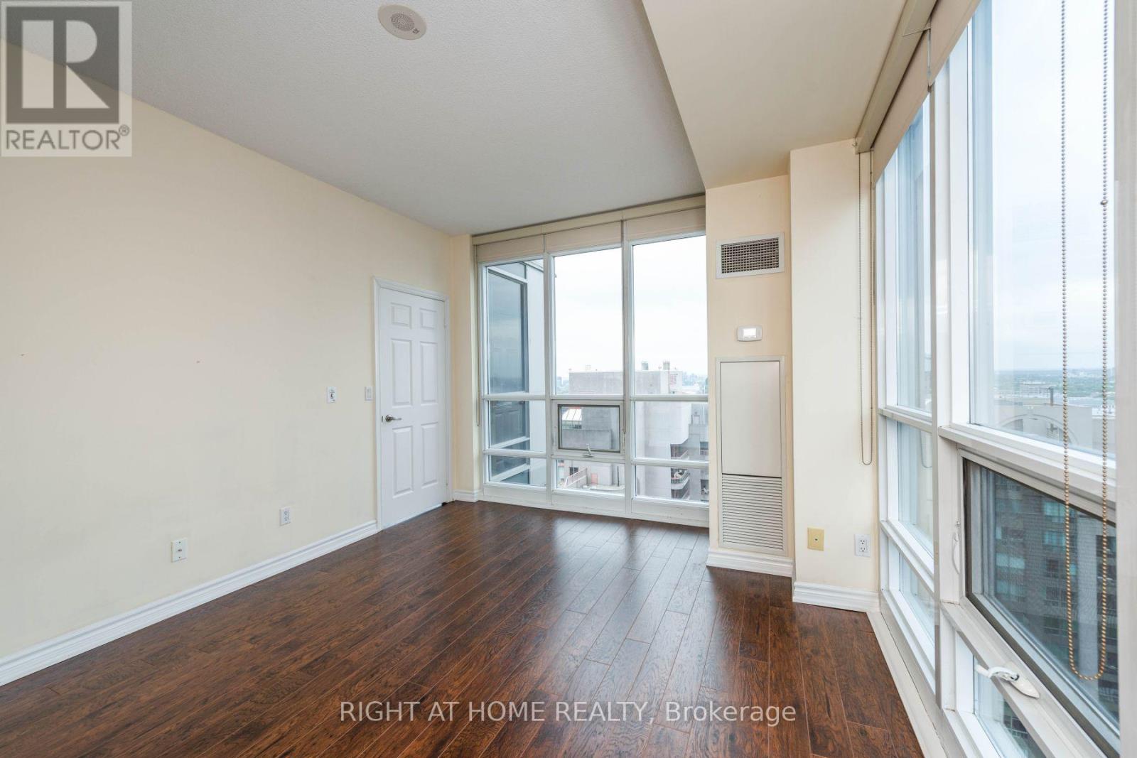 2712 - 761 Bay Street, Toronto, Ontario  M5G 2R2 - Photo 33 - C12995738