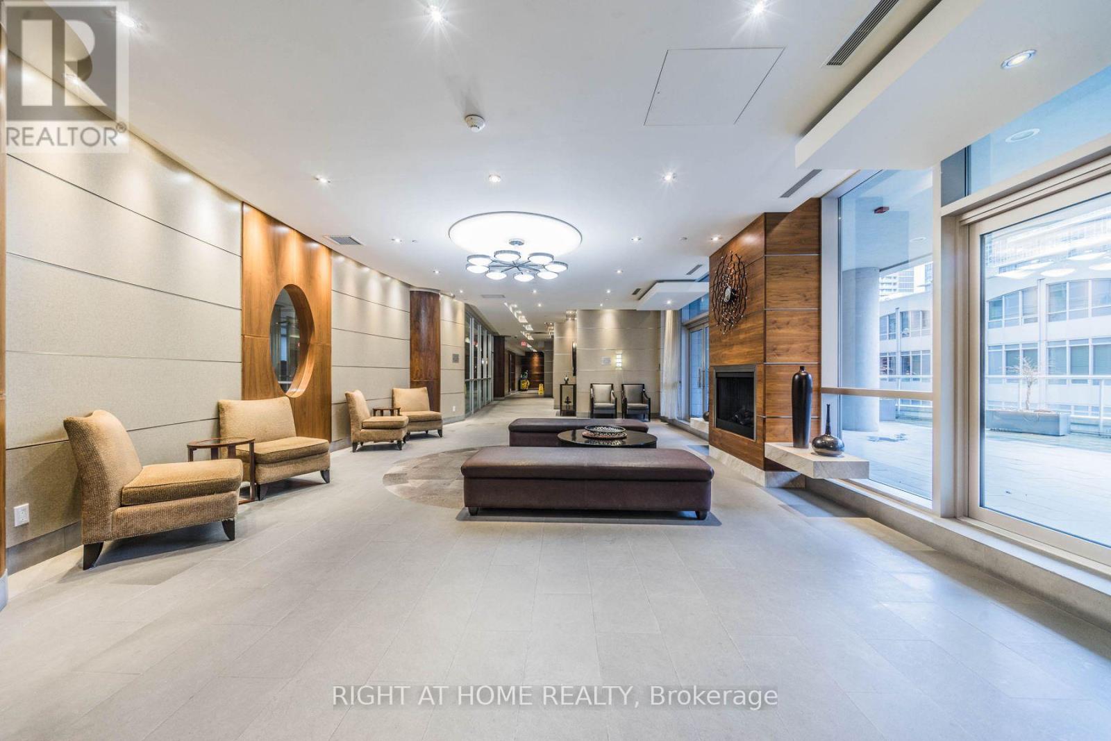 2712 - 761 Bay Street, Toronto, Ontario  M5G 2R2 - Photo 4 - C12995738