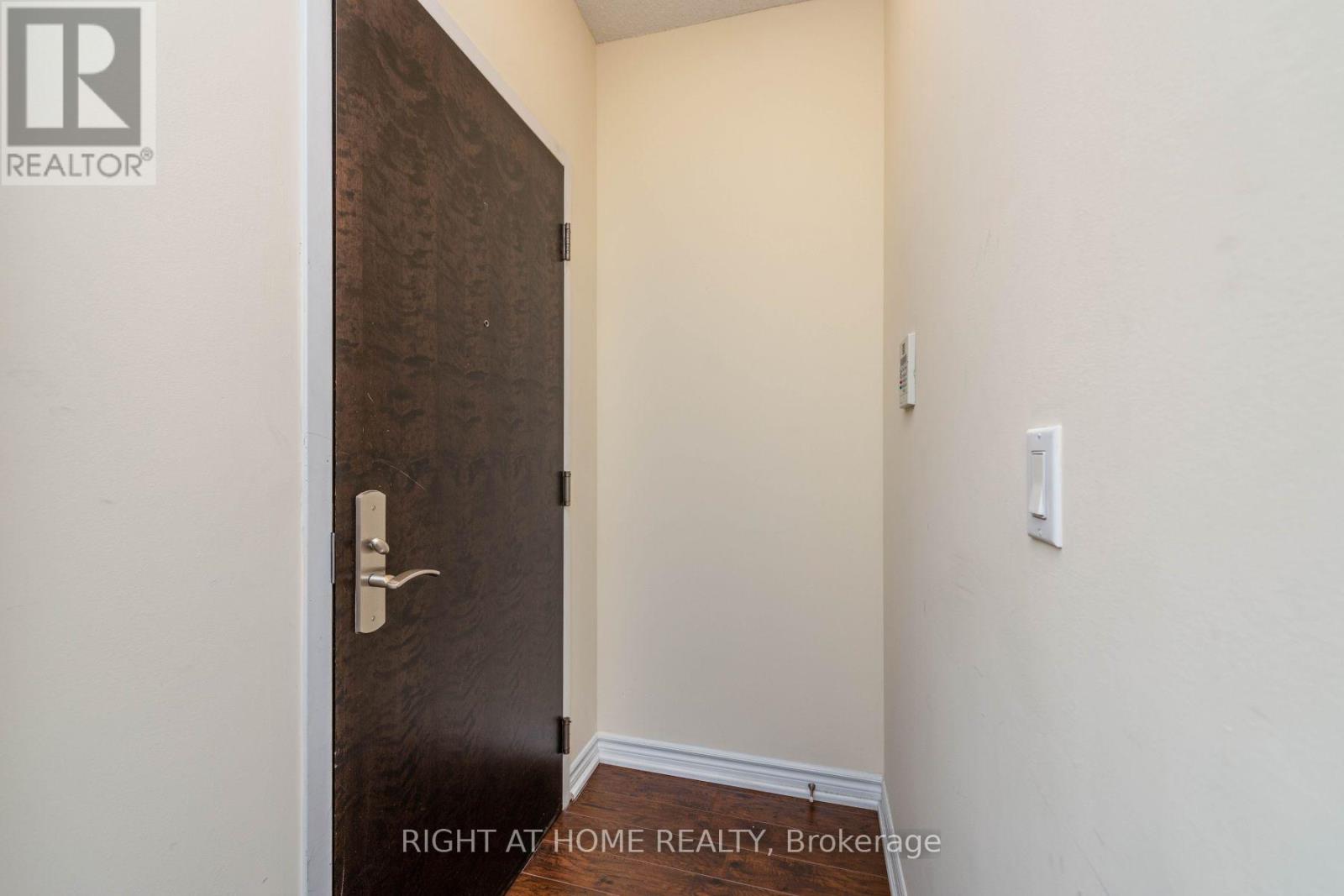 2712 - 761 Bay Street, Toronto, Ontario  M5G 2R2 - Photo 8 - C12995738