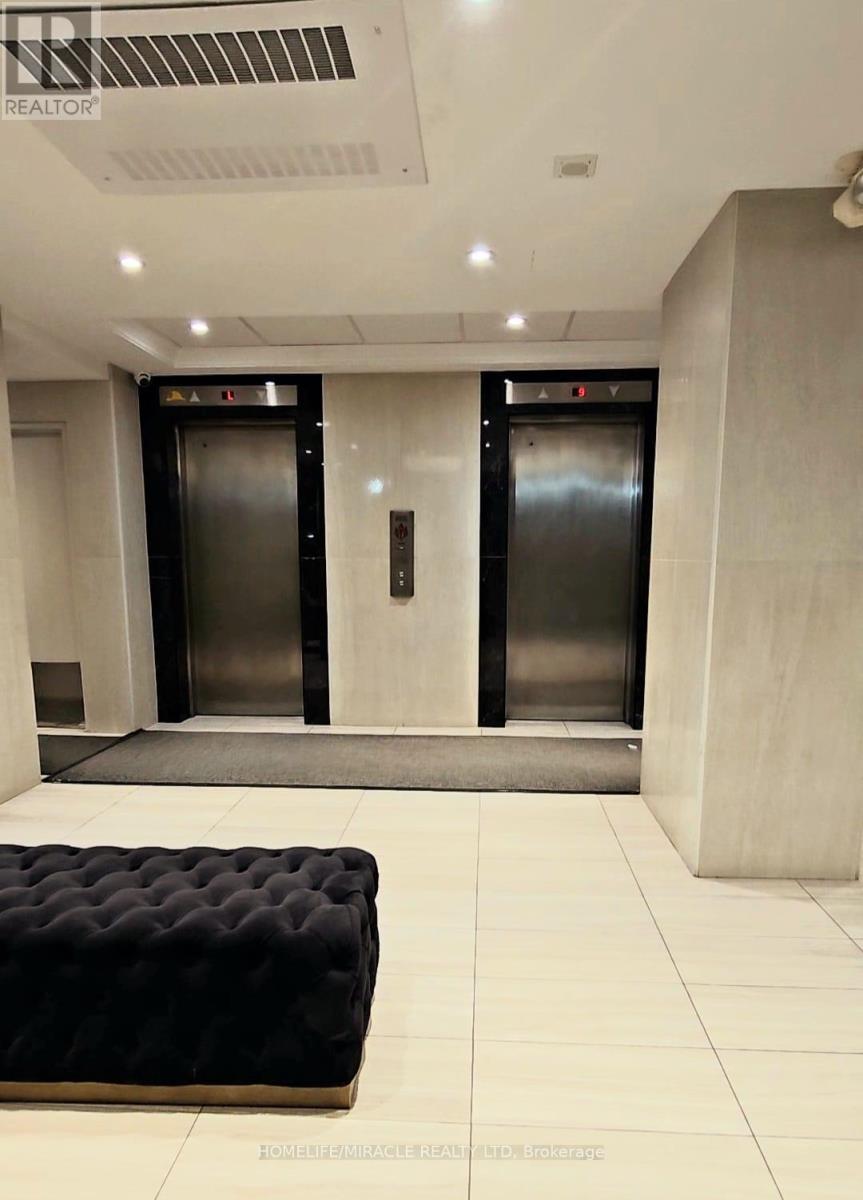 201 - 715 Don Mills Road, Toronto, Ontario M3C 1S5 - Photo 2 - C12995742