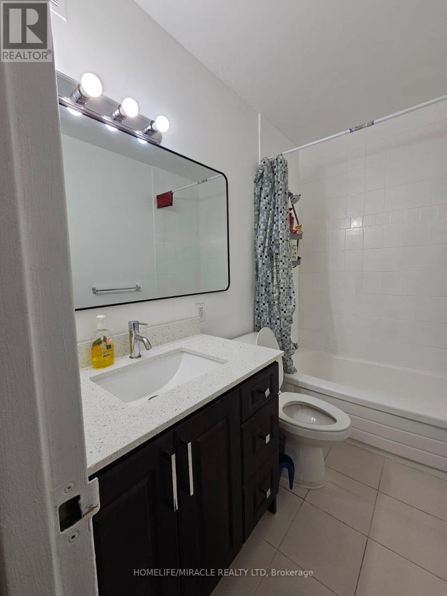 201 - 715 Don Mills Road, Toronto, Ontario M3C 1S5 - Photo 9 - C12995742