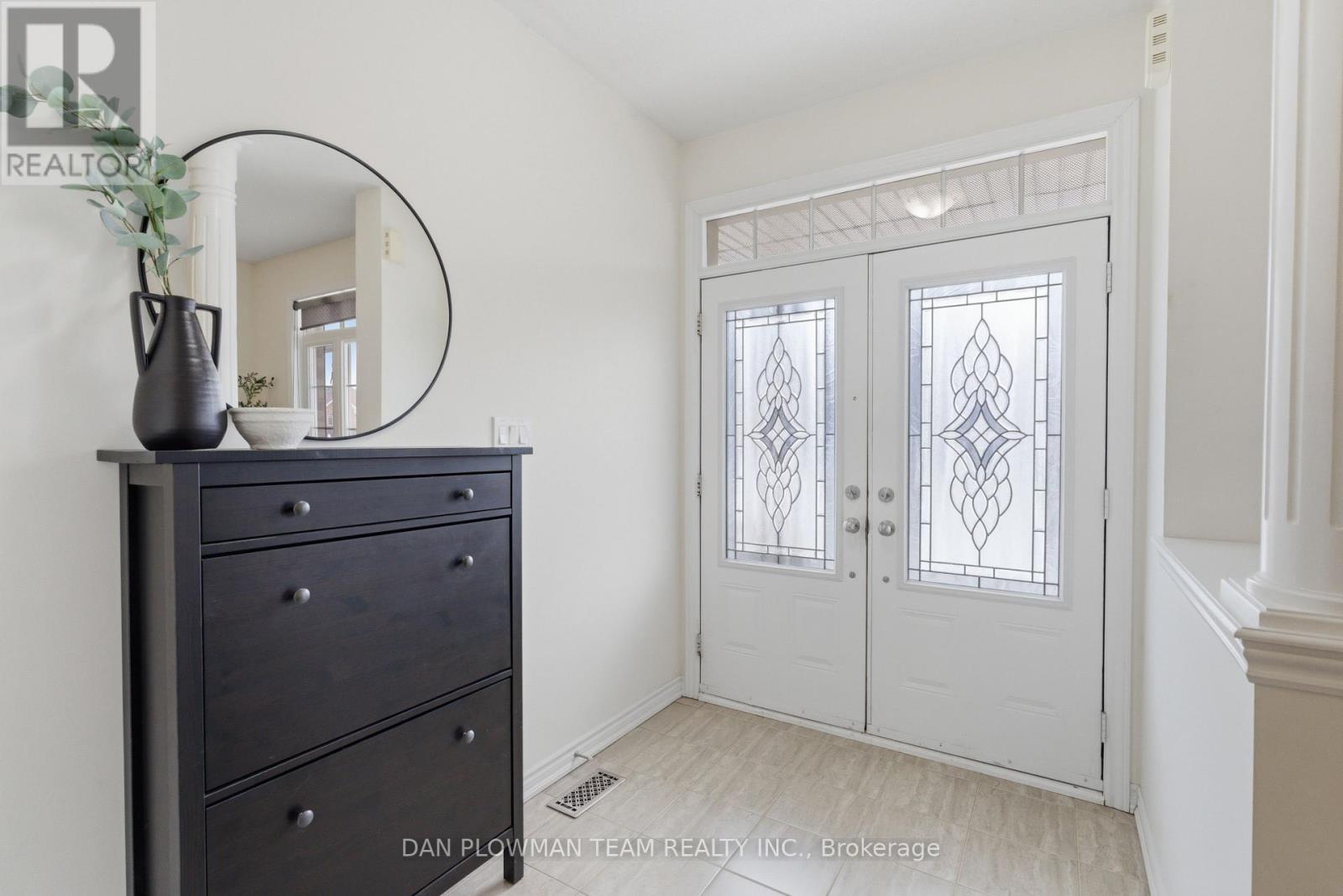 28 Sheldon Drive, Ajax, Ontario  L1T 0L9 - Photo 6 - E12995474