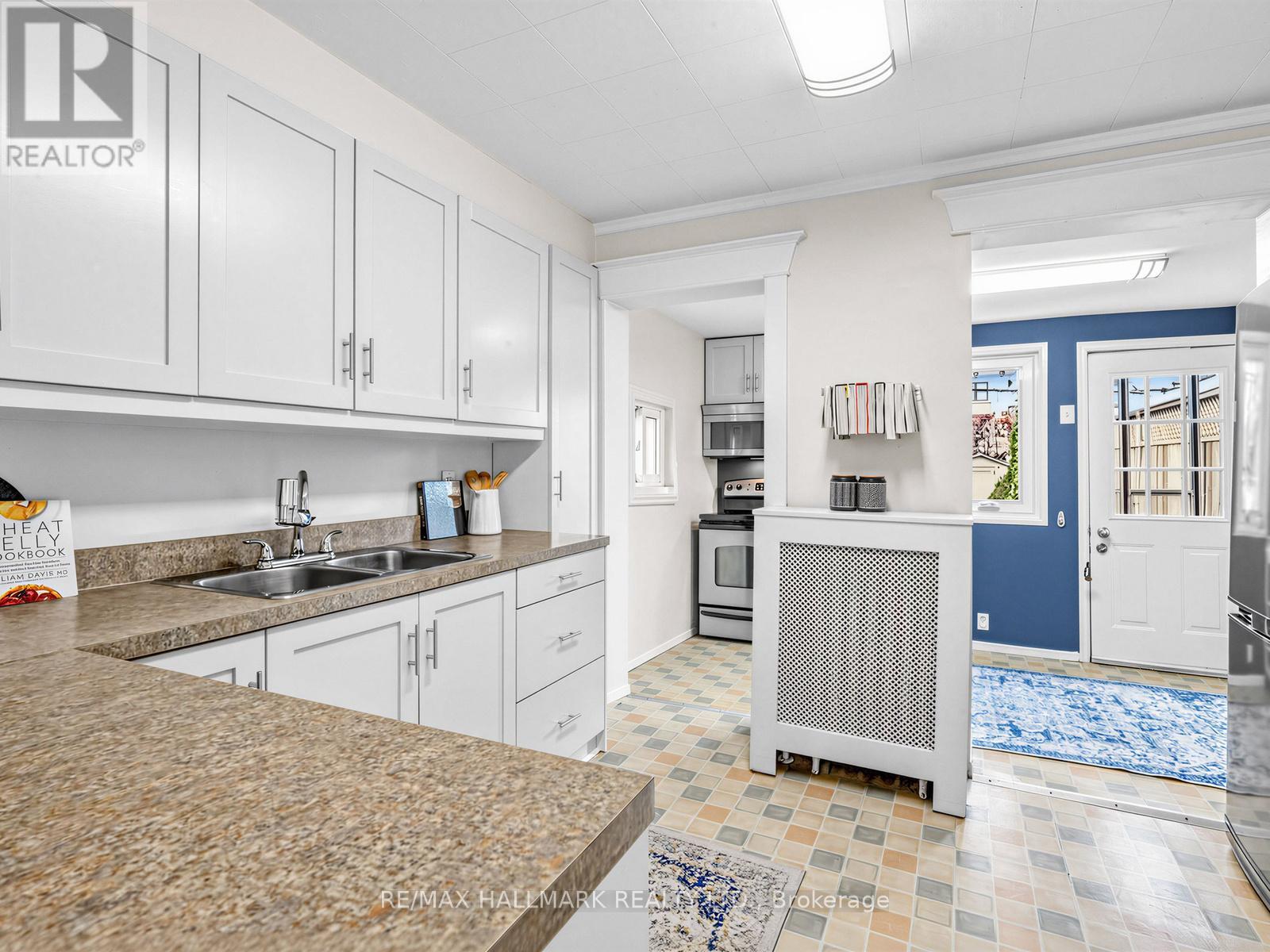 86 Mortimer Avenue, Toronto, Ontario  M4K 2A1 - Photo 11 - E12995534