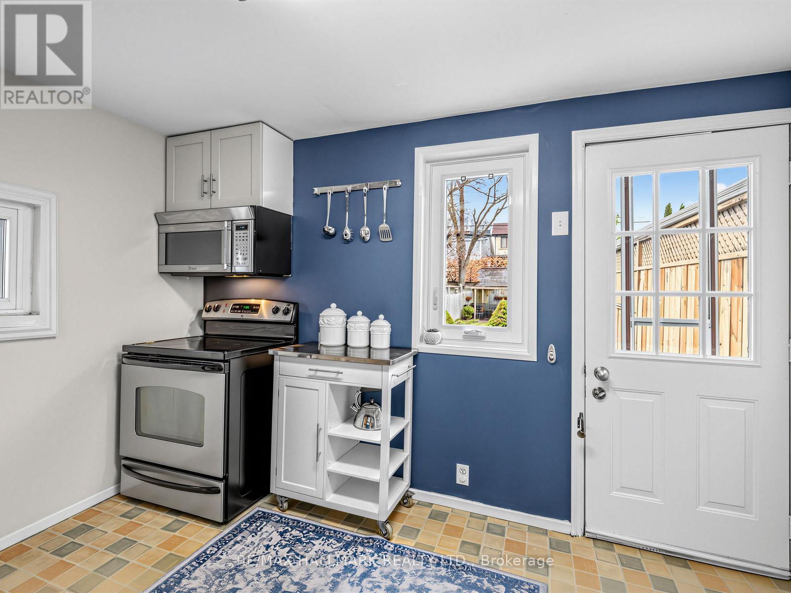 86 Mortimer Avenue, Toronto, Ontario  M4K 2A1 - Photo 13 - E12995534