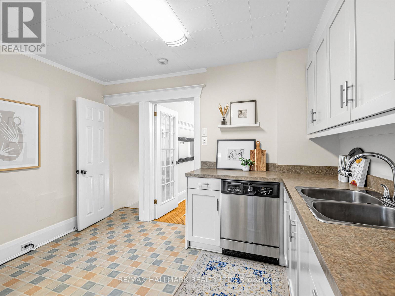 86 Mortimer Avenue, Toronto, Ontario  M4K 2A1 - Photo 15 - E12995534