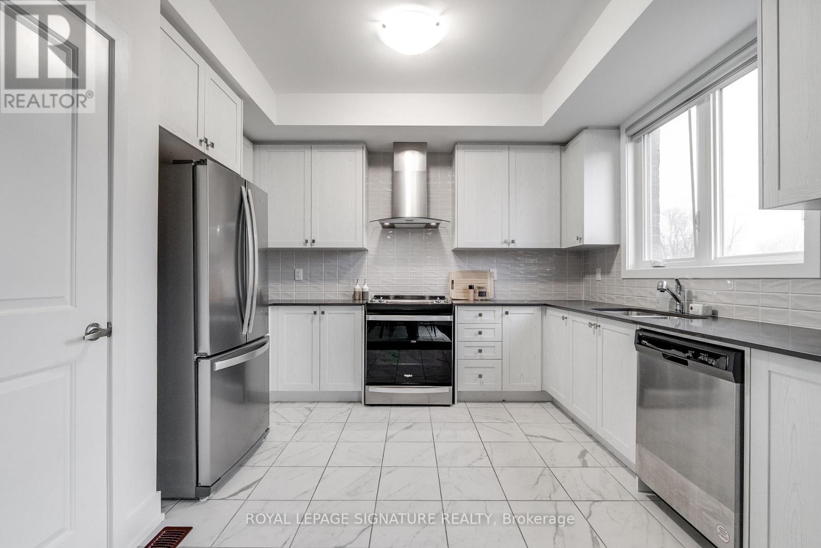 10 Sobczak Drive, Whitby, Ontario  L1N 1B3 - Photo 4 - E12995706