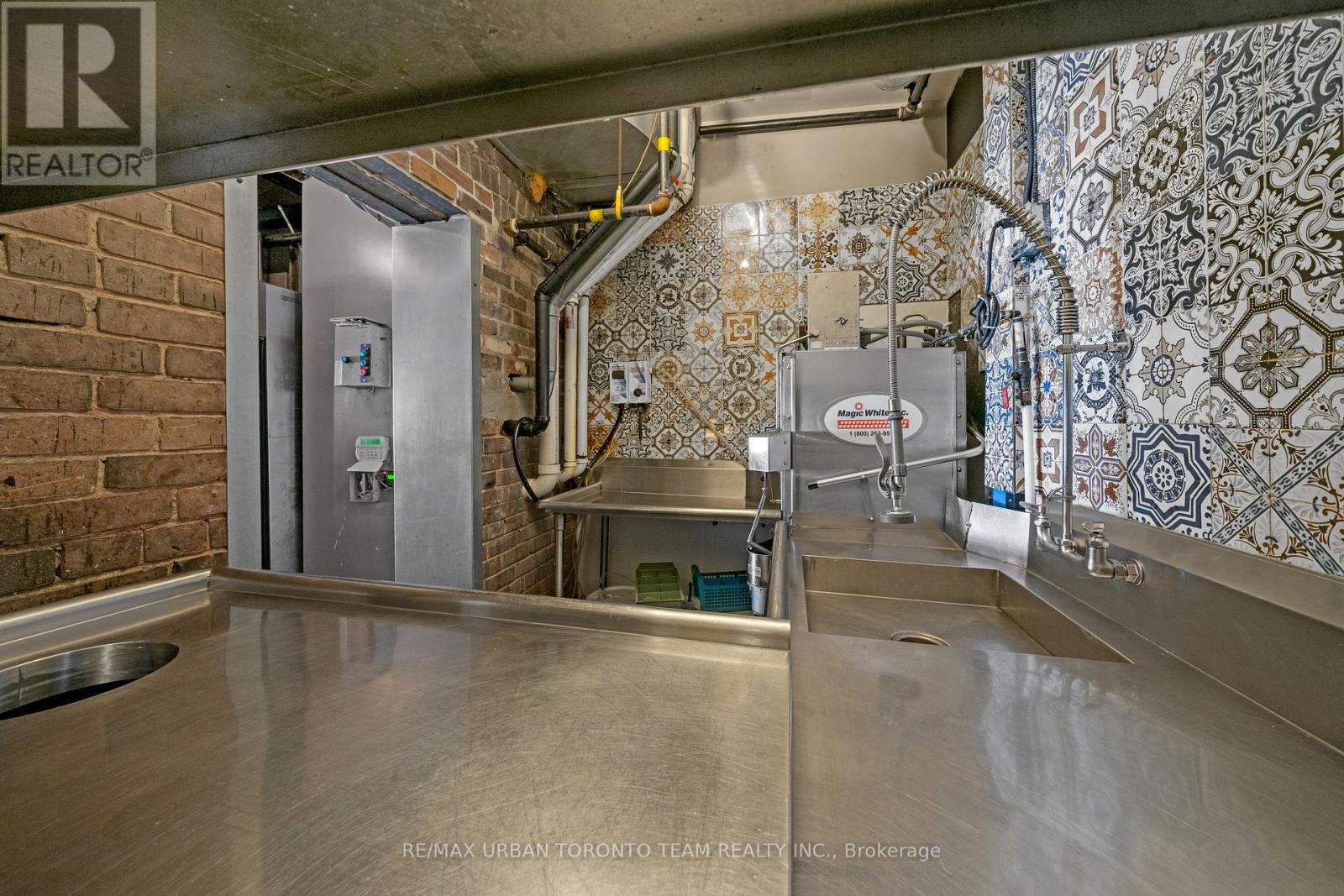 162 Danforth Avenue, Toronto, Ontario  M4K 1N2 - Photo 24 - E12995724