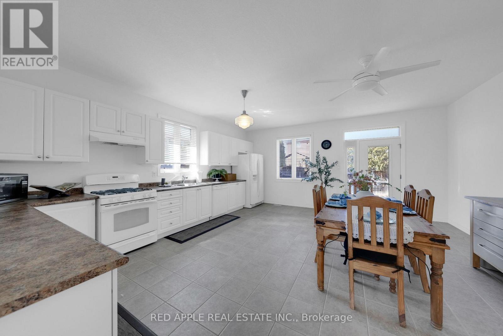 46 Bannerman Drive, Bradford West Gwillimbury, Ontario  L3Z 3J7 - Photo 10 - N12995470