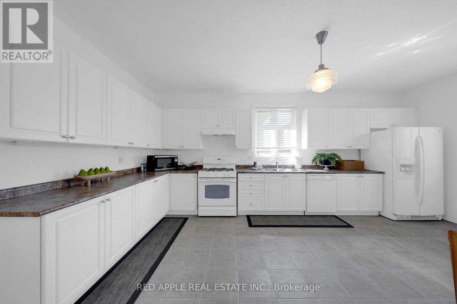 46 Bannerman Drive, Bradford West Gwillimbury, Ontario  L3Z 3J7 - Photo 12 - N12995470